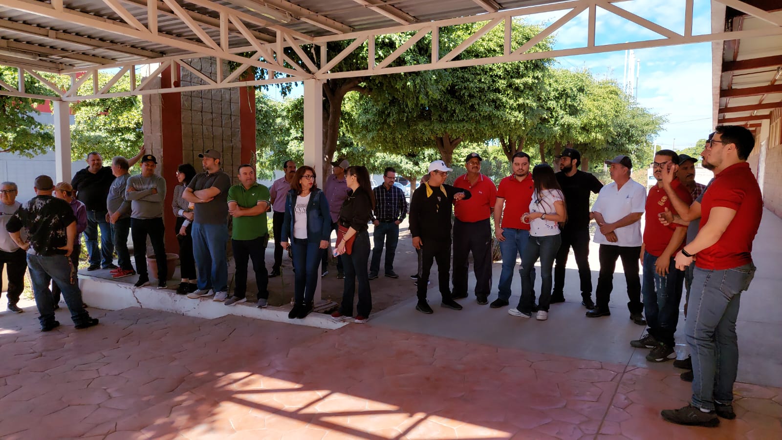 Personal docente y administrativo toma instalaciones de la UAdeO Guamúchil ante designación del nuevo rector