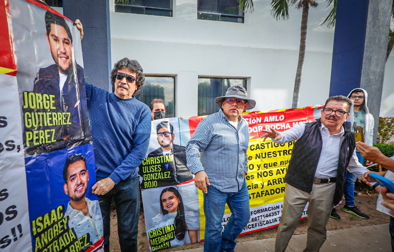 Personas fraudeadas por Inverplux tomaron la FGE; exigen celeridad a sus casos