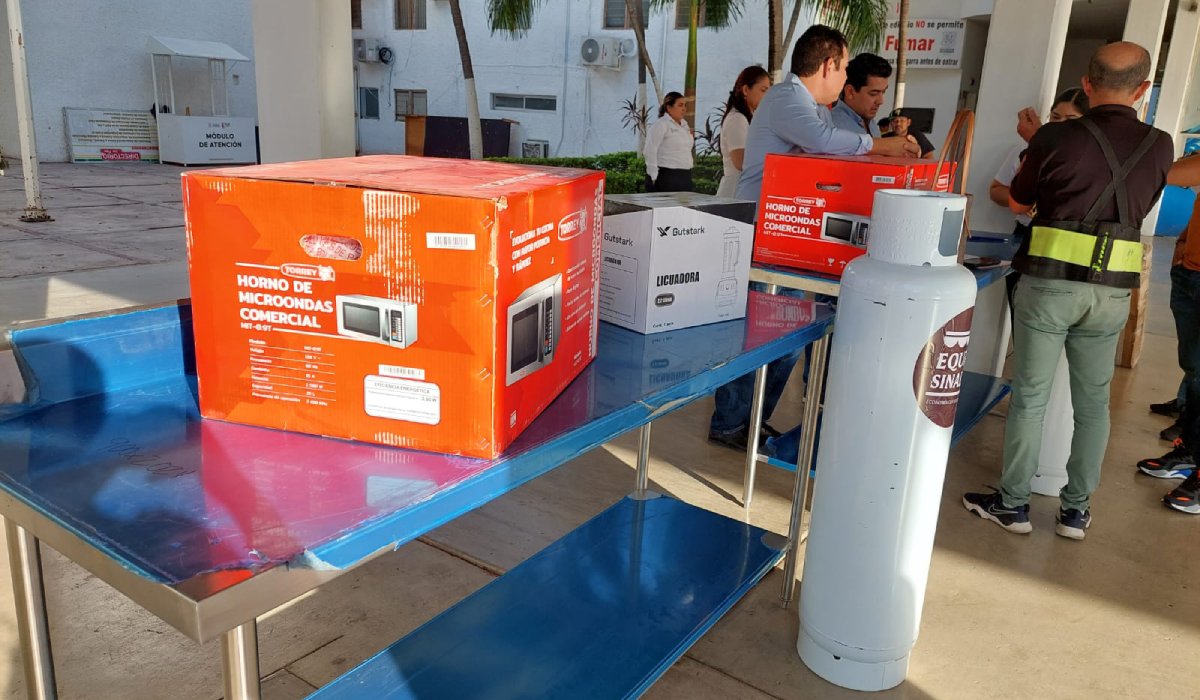 Reciben alvaradenses equipamiento para mejorar sus establecimientos