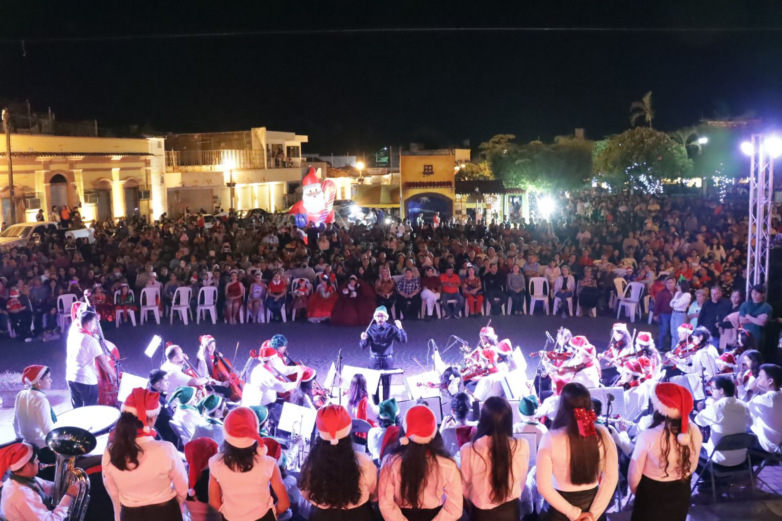 En Rosario la Navidad se anticipó con un gran desfile y encendido de árbol