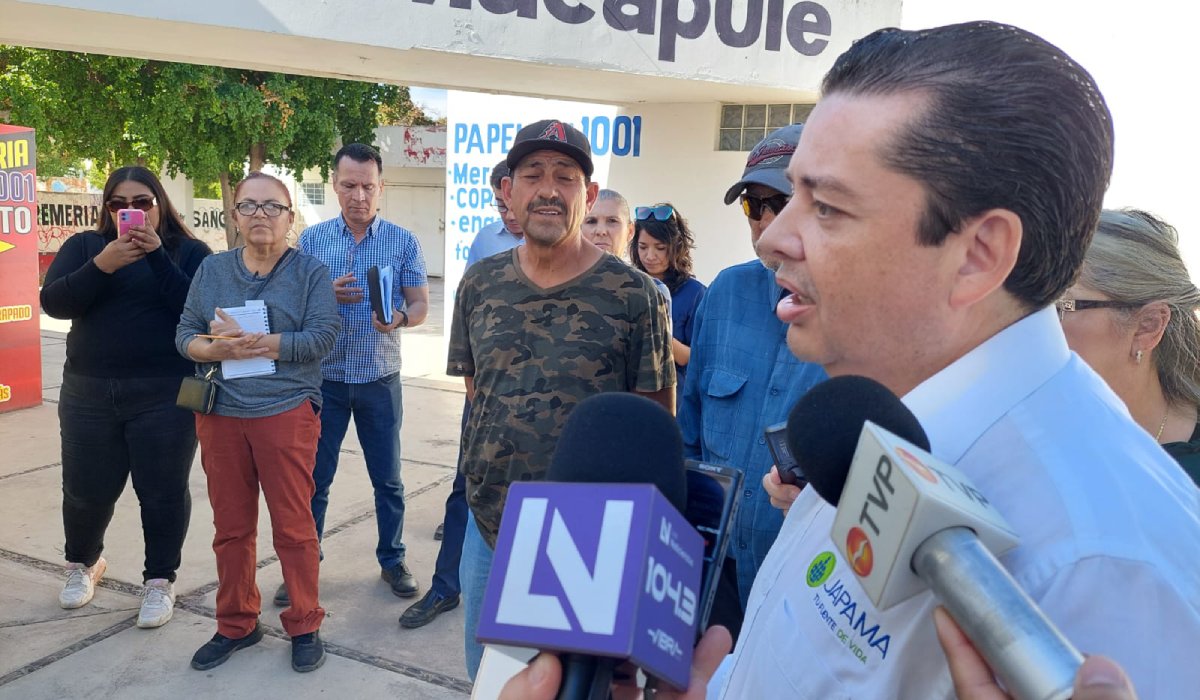 Se confrontan vecinos de la Infonavit Macapule con el gerente de Japama, le reclaman drenajes colapsados