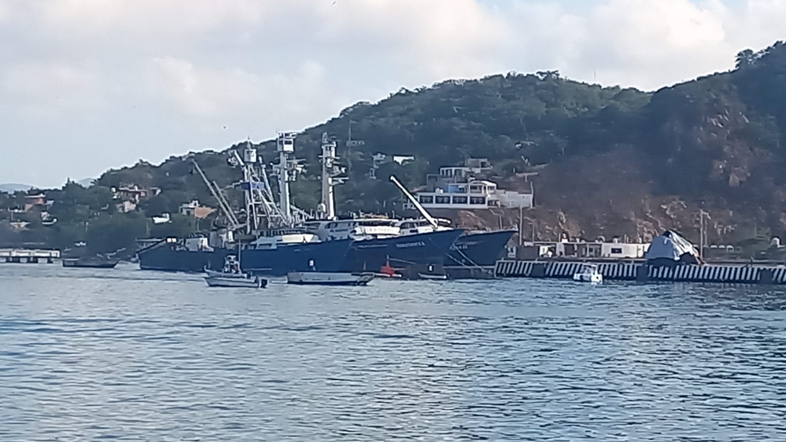 Se desploma avioneta en canal de navegación de Mazatlán