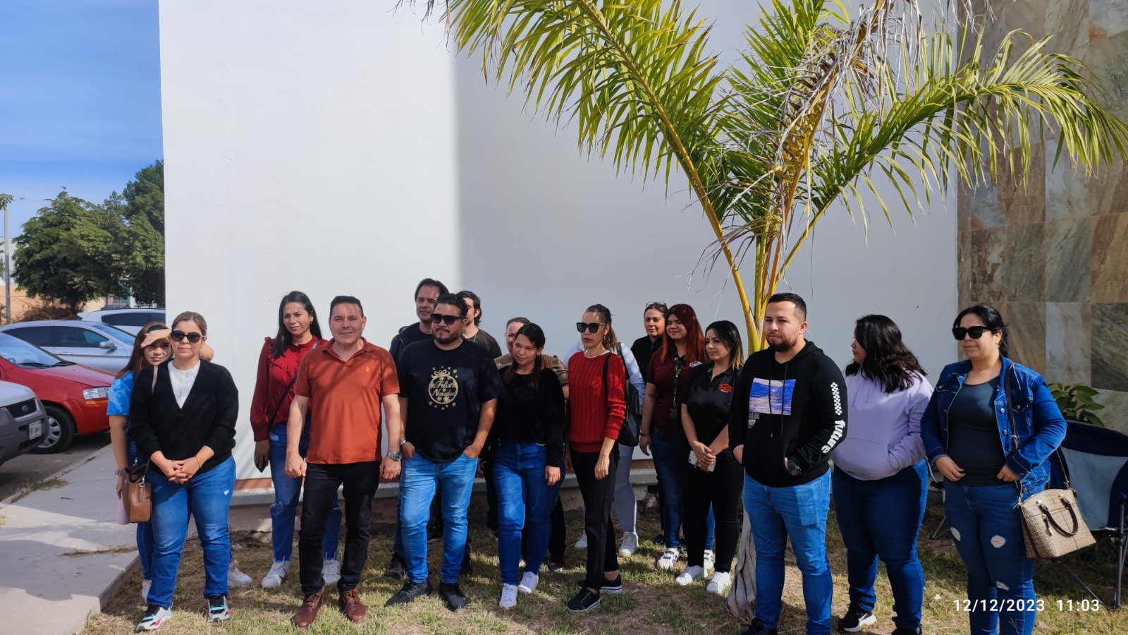 Se plantan profesores de inglés en SEPyC, piden que se les pague la quincena antes de que salgan de vacaciones