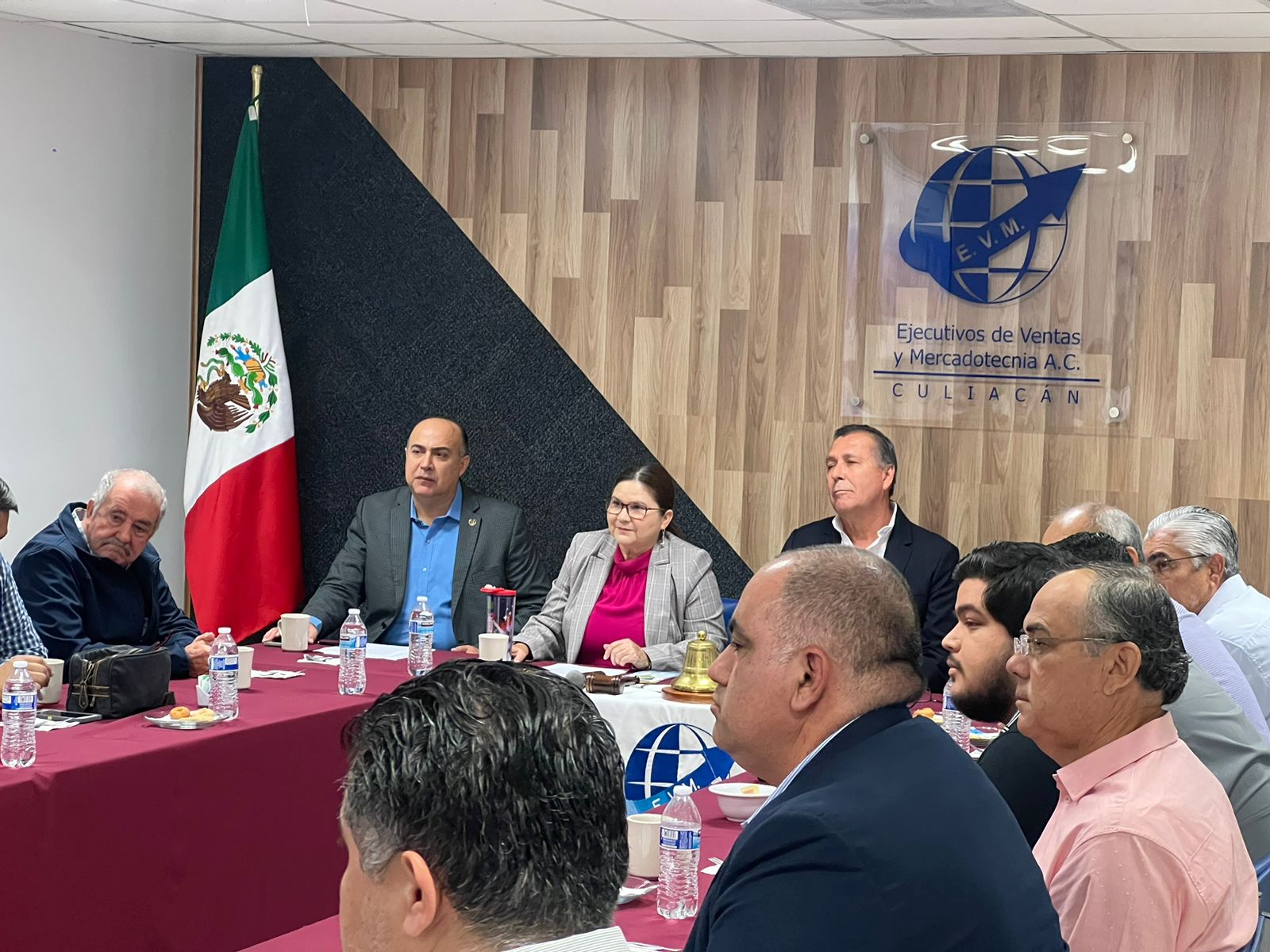 Se reúne la senadora Imelda Castro con Ejecutivos de Ventas y Mercadotecnia Culiacán