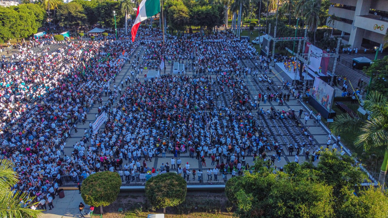 Se vive fiesta previa al Segundo Informe de Gobierno de Rocha Moya