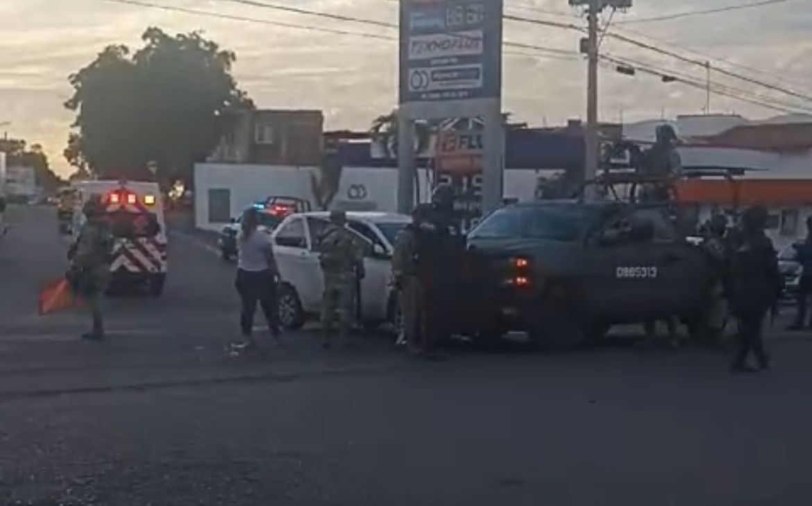 Unidad del Ejército Mexicano se ve involucrada en accidente de tránsito al oriente de Culiacán