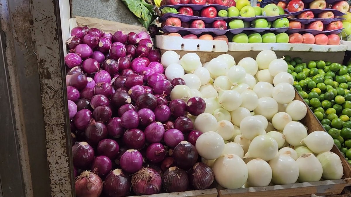 ¡La cebolla está carísima! ‘Pega’ a restauranteros incrementos de precio de las verduras