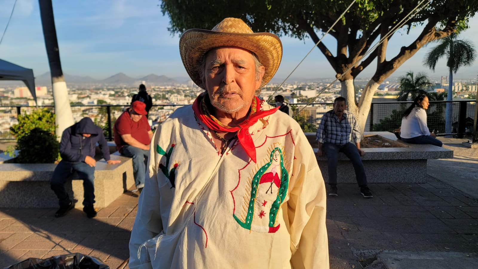 Vestido de Juan Diego, Víctor visitó a la Virgen de Guadalupe para agradecerle por ayudarle a vencer el cáncer