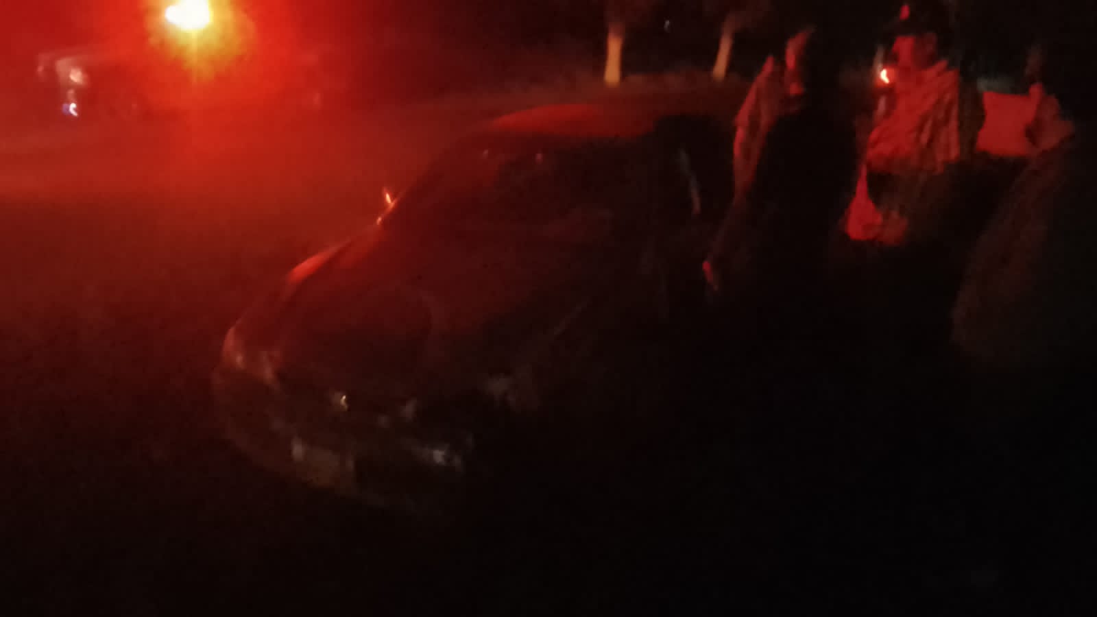 Dos personas resultan lesionadas tras choque de automóvil con camión de personal en Guasave