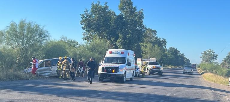 Accidente por la carretera Guasave-Las Glorias, deja solo daños materiales a la altura de El Dorado
