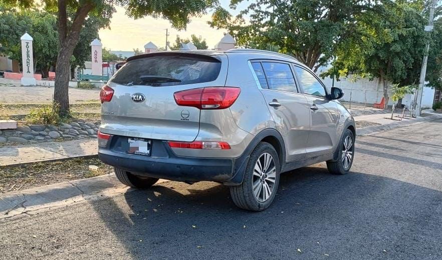 Tras persecución, policías recuperan camioneta robada en Culiacán; los delincuentes huyeron a pie