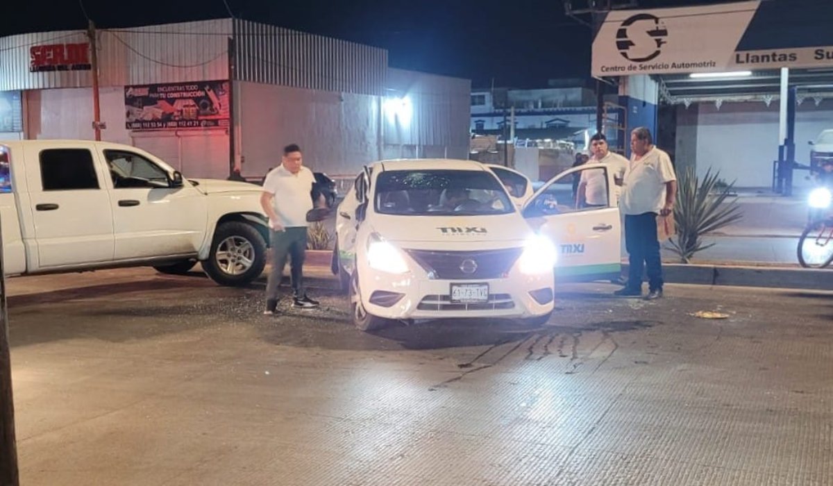 Chofer y pasajero de Ecotaxi resultan lesionados luego de ser impactados por una camioneta en Mazatlán
