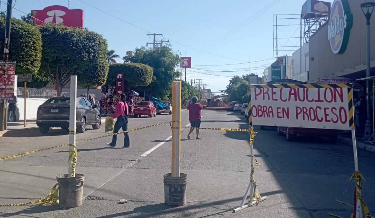¡Caos vial! Inicia diciembre con el centro de Guasave estrangulado