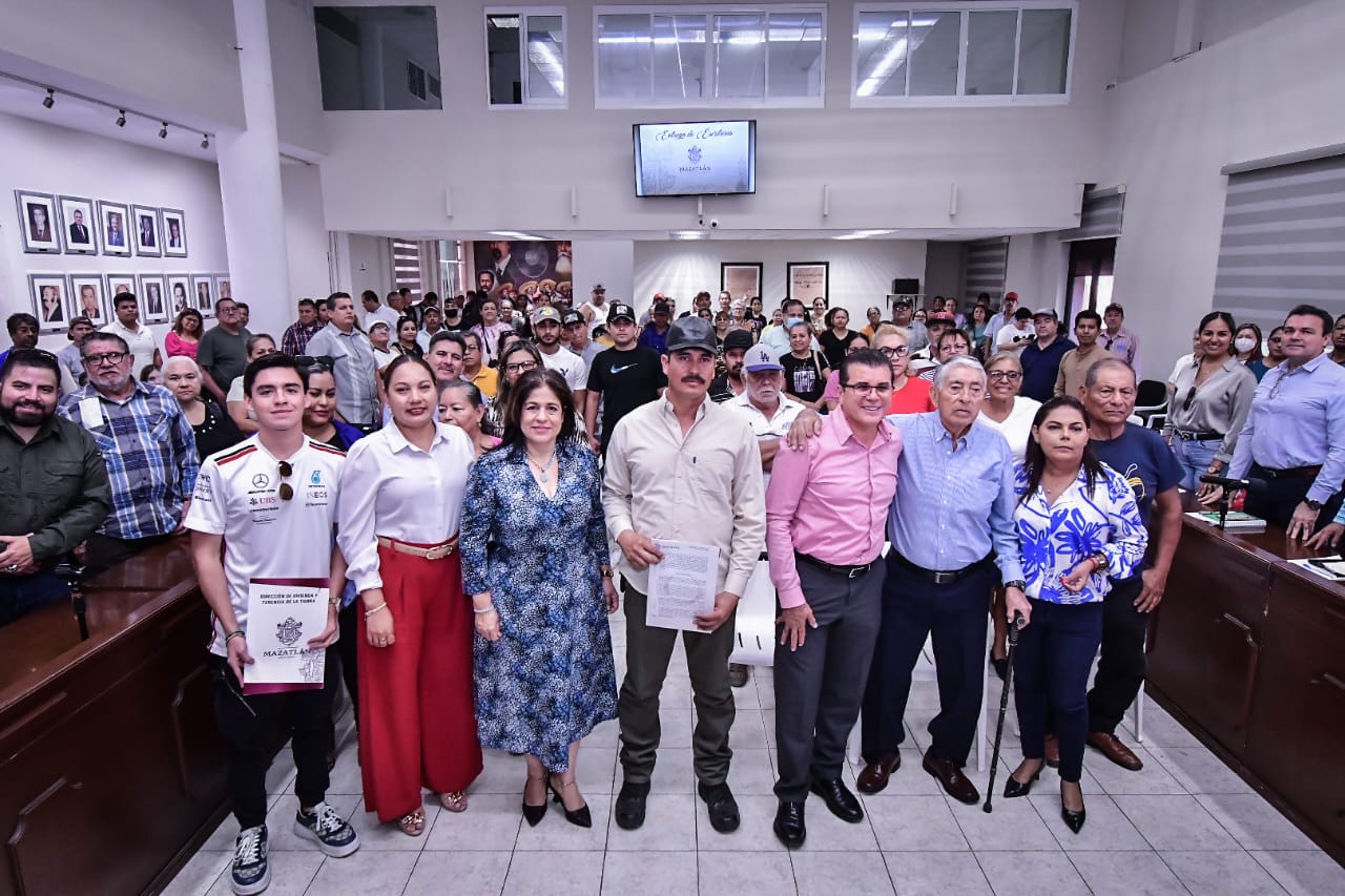 Tienen certeza jurídica más de 100 familias de Mazatlán con la quinta entrega de escrituras