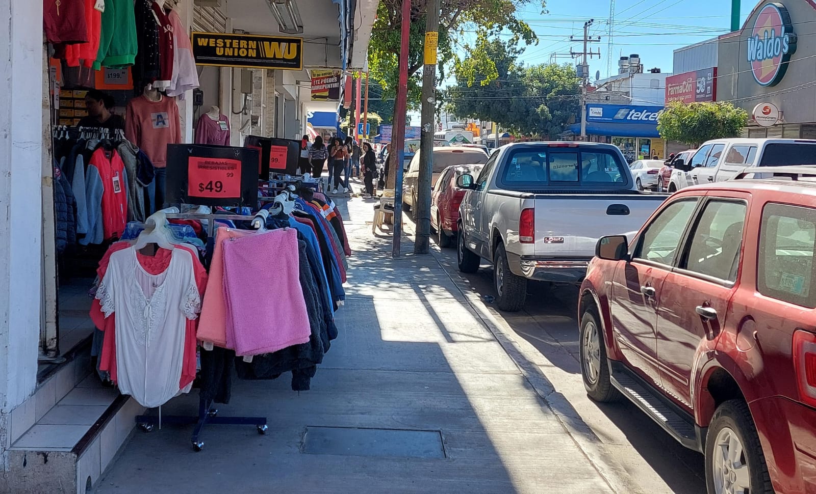 Con mesura actuó la población durante sus compras de Navidad en Guamúchil