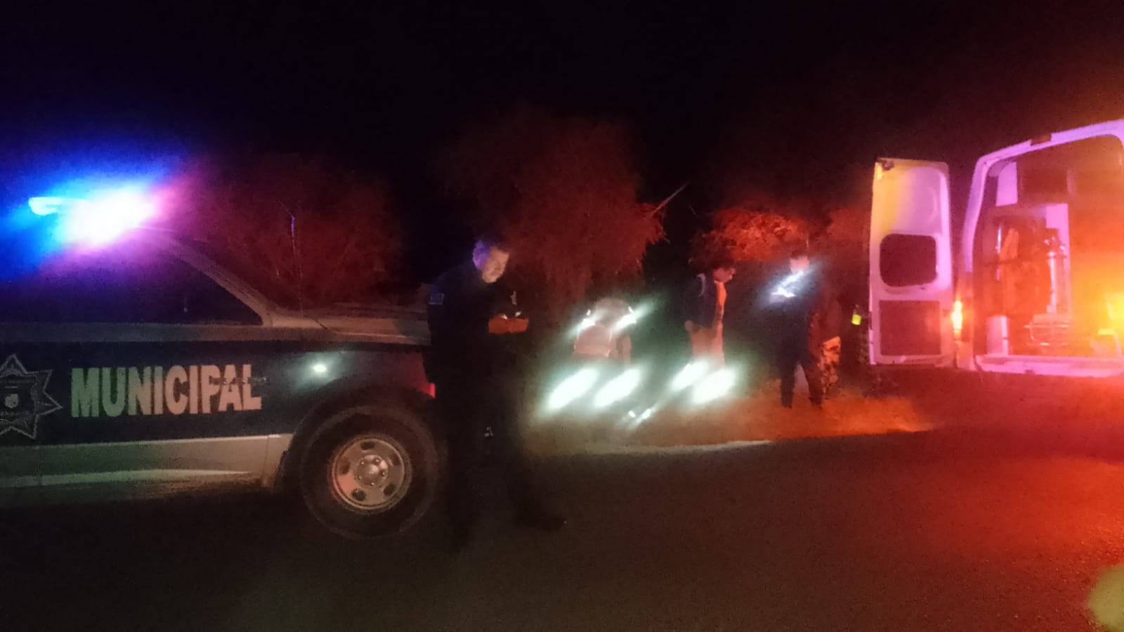 Un joven derrapa en su moto por la carretera Guasave- León Fonseca y termina lesionado
