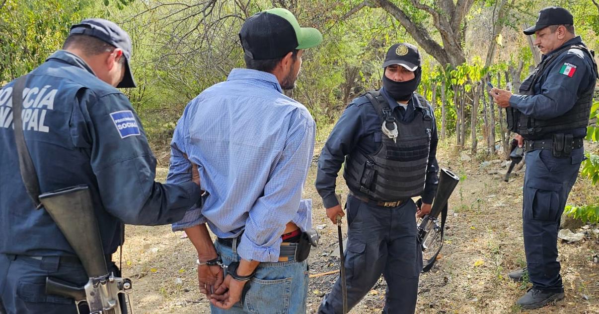¡Estaba armado! Detienen a sujeto con orden de restricción que molestaba a su expareja, en Choix