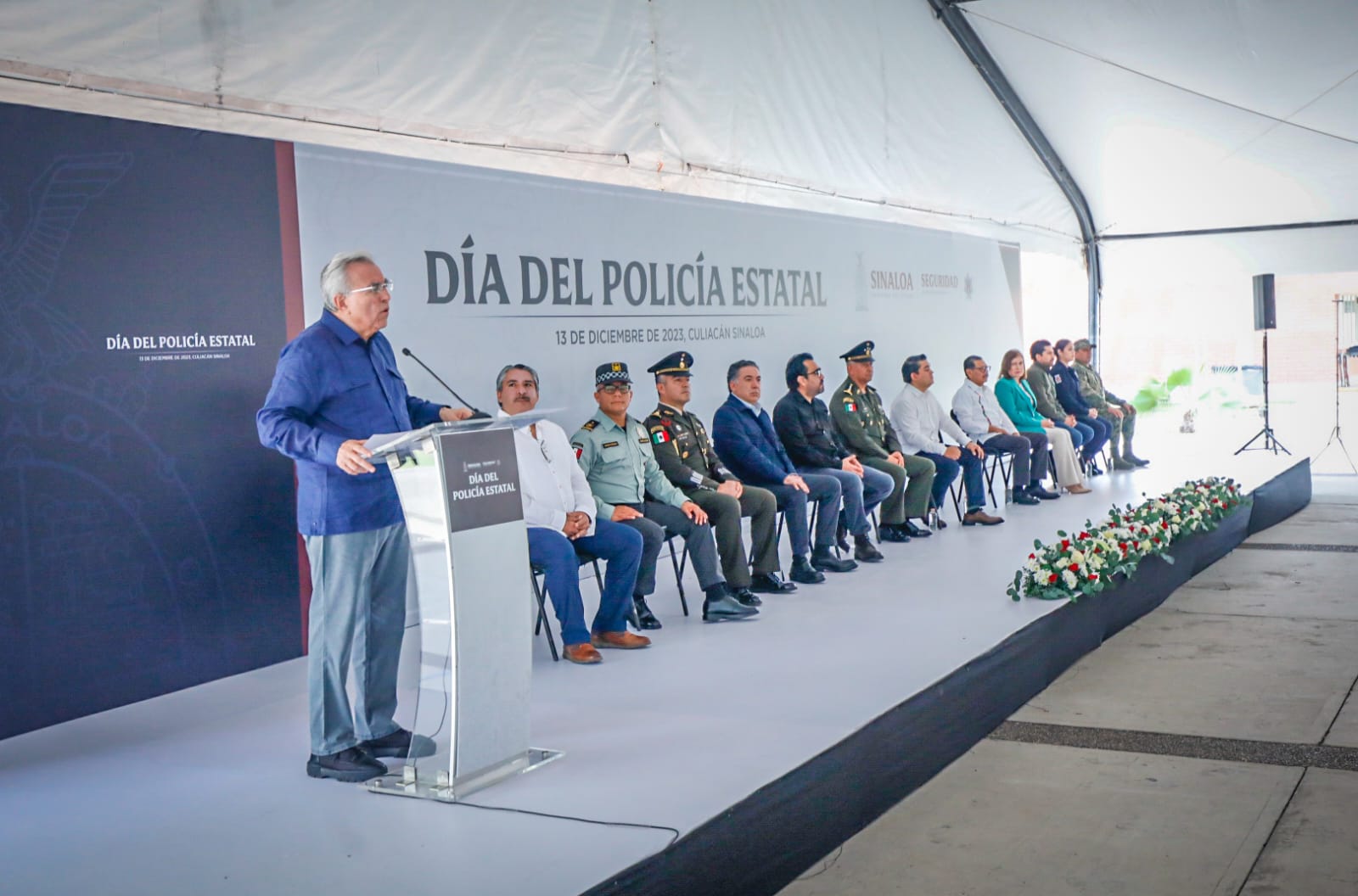 El gobernador Rubén Rocha Moya hace entrega simbólica de seis patrullas equipadas para Mazatlán