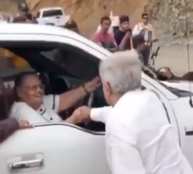 El día que doña Consuelo, mamá de “El Chapo” saludó a AMLO
