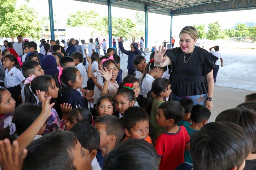 Caravana Navideña de DIF Sinaloa lleva alegría y regalos a Guasave, Ahome y Sinaloa municipio