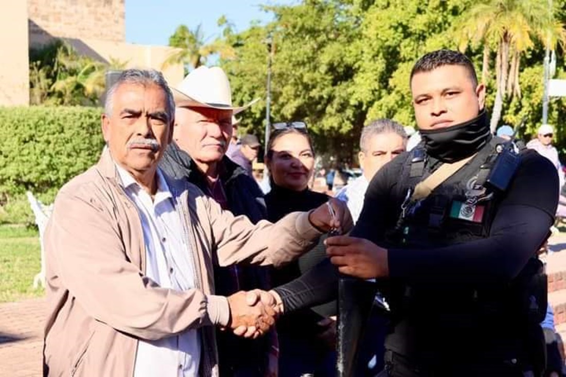 Entregan nuevas patrullas a Seguridad Pública y Tránsito en Sinaloa municipio