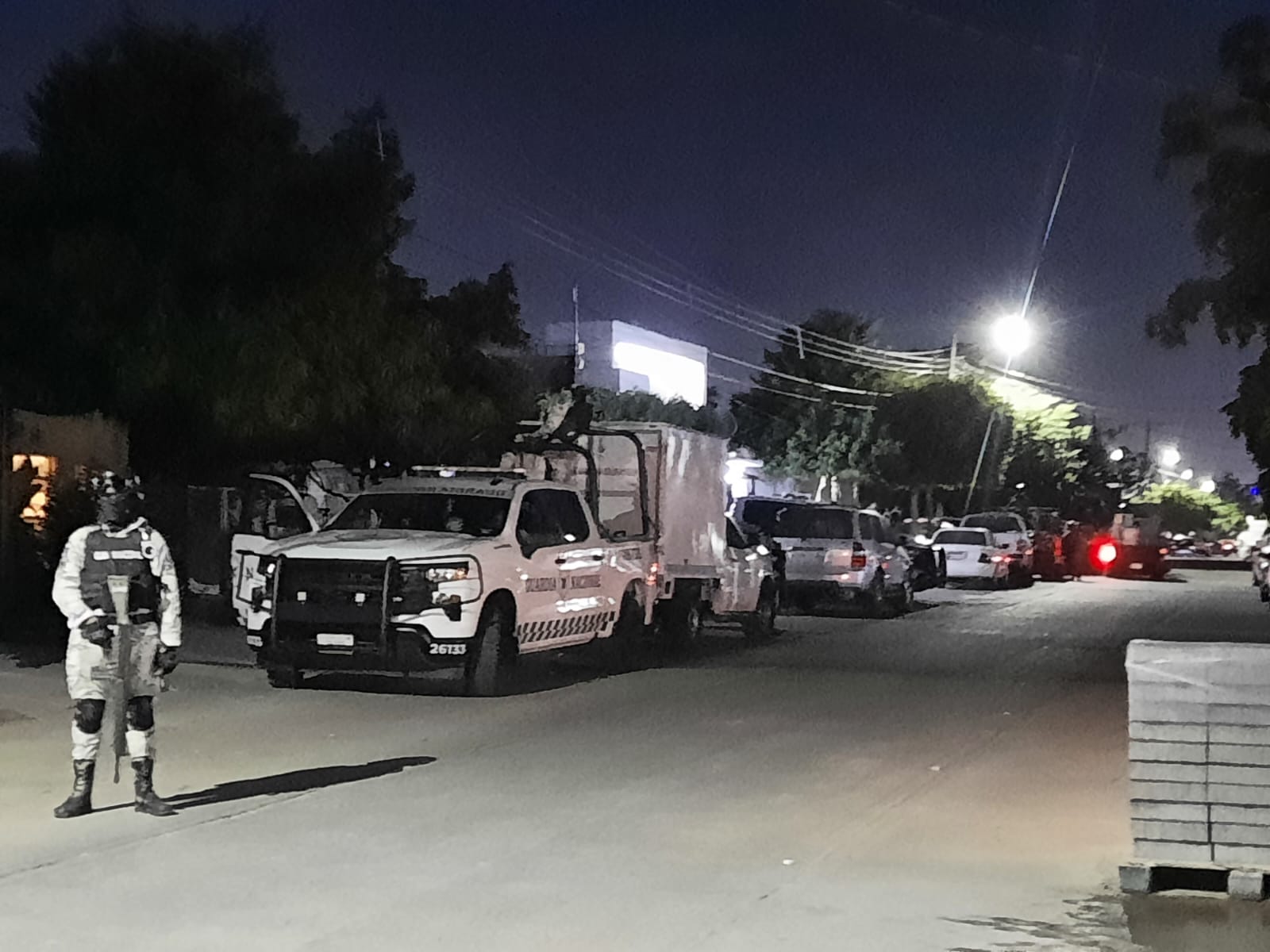 Fuerzas federales mantienen en resguardo una propiedad en la colonia Miguel Hidalgo de Culiacán