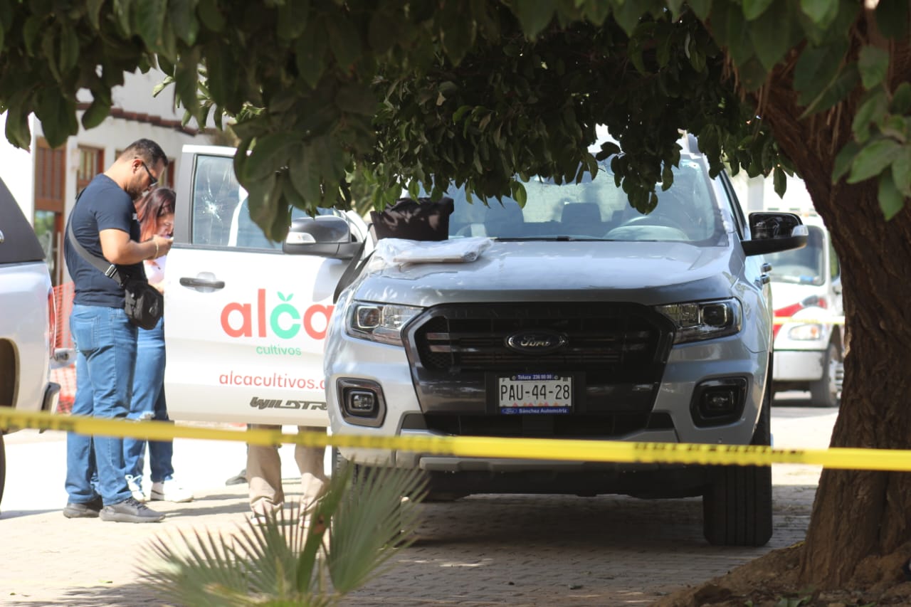 Localizan a un hombre sin vida dentro de su camioneta en La Marina, en Mazatlán