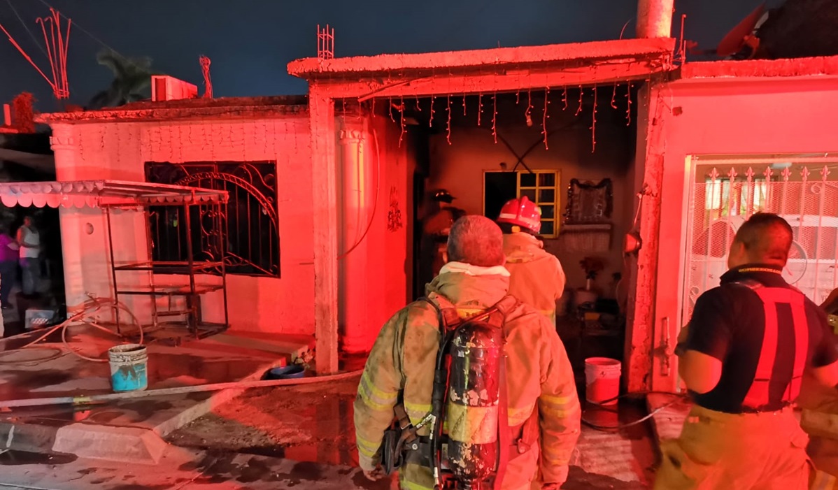 Se incendia vivienda en la colonia Álamos 2 en Los Mochis
