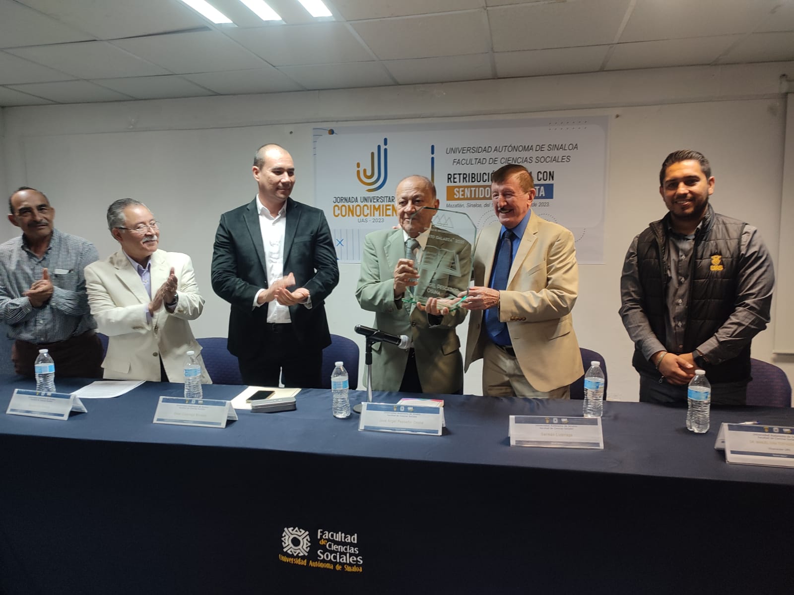 Destacan a José Ángel Pescador con el Reconocimiento Ernesto Galarza 2023
