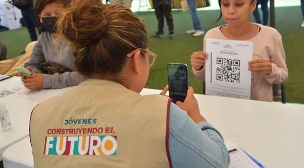 Anuncian incremento para el 2024 en becas de Jóvenes Construyendo el Futuro