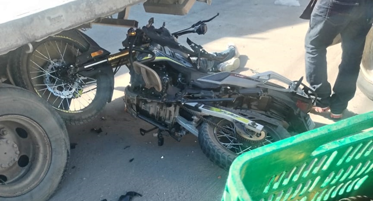Motociclista resulta gravemente herido luego de impactarse contra camión estacionado en Mazatlán