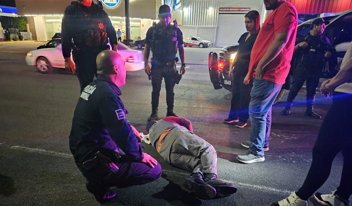 Motociclista presenta fractura de pierna y golpes tras ser arrollado por vehículo, en Culiacán