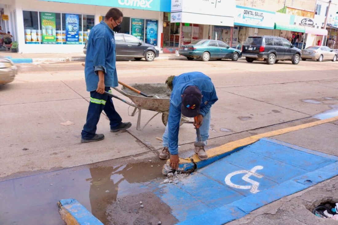 Sin respetar horarios establecidos de espacios azules en el Centro de Guamúchil