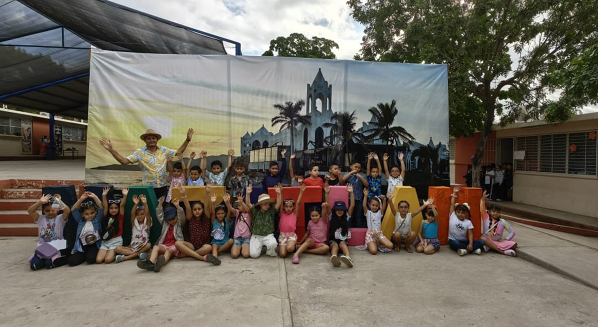 Con su ingenio e imaginación alumnos de Guamúchil ‘se van a Mazatlán’ con magnífica recreación
