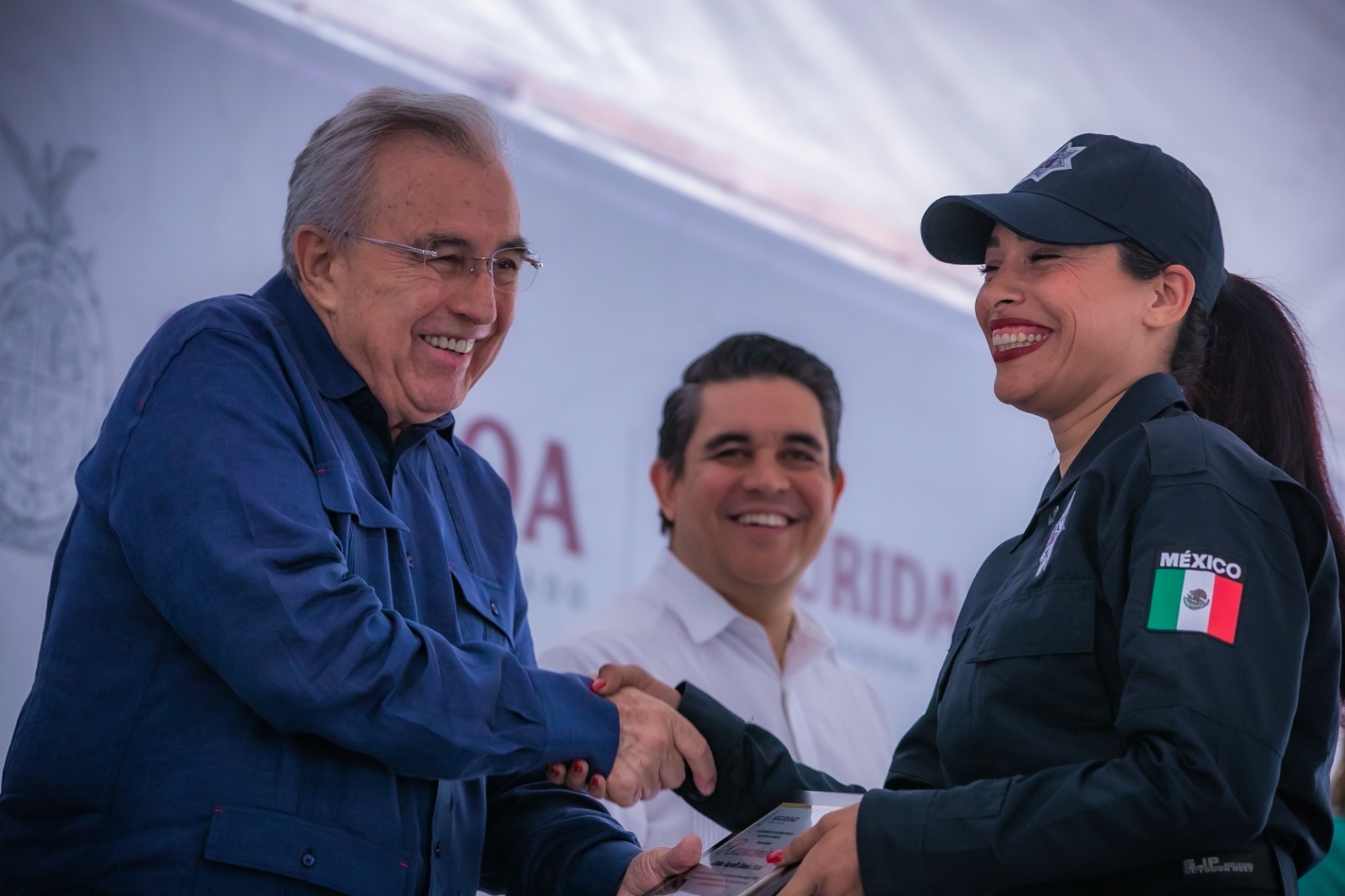 Rocha Moya otorga apoyos a las corporaciones policíacas en su día, con una inversión de 88 mdp