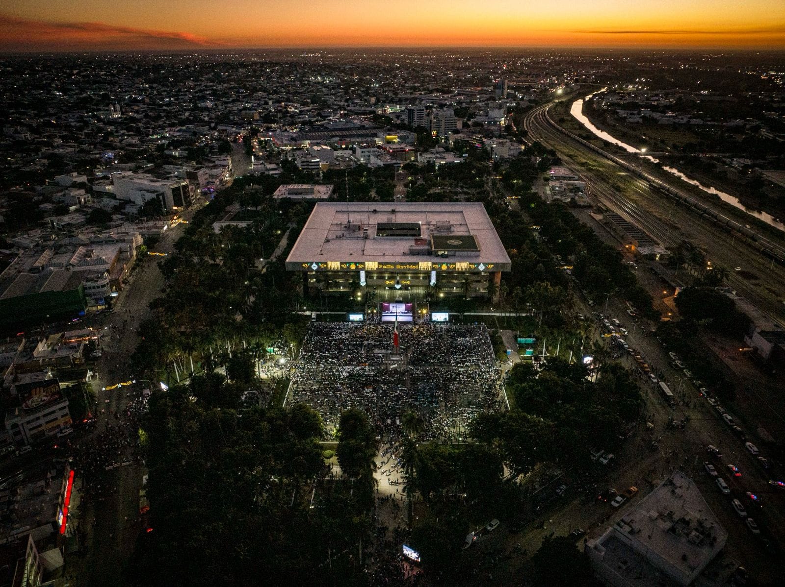Nos congrega el amor por Sinaloa y el compromiso contra la corrupción: Rocha presenta segundo informe