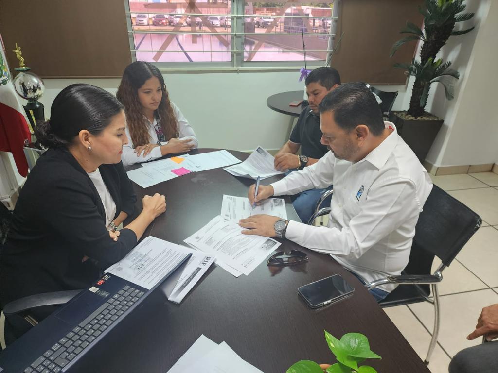 Convenian sindicato de Jumapam e Imdem para apoyo en becas del 50 por ciento