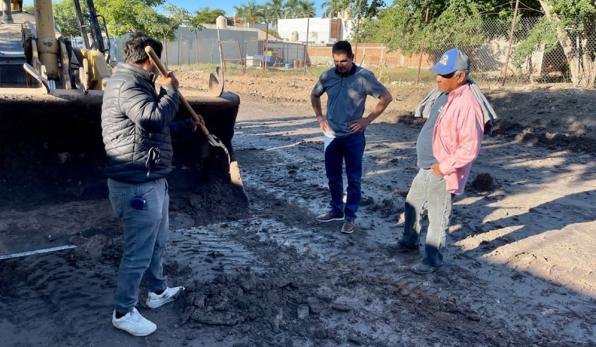 Registra avance positivo obra de pavimentación en Guamúchil; alcalde realiza recorrido de supervisión