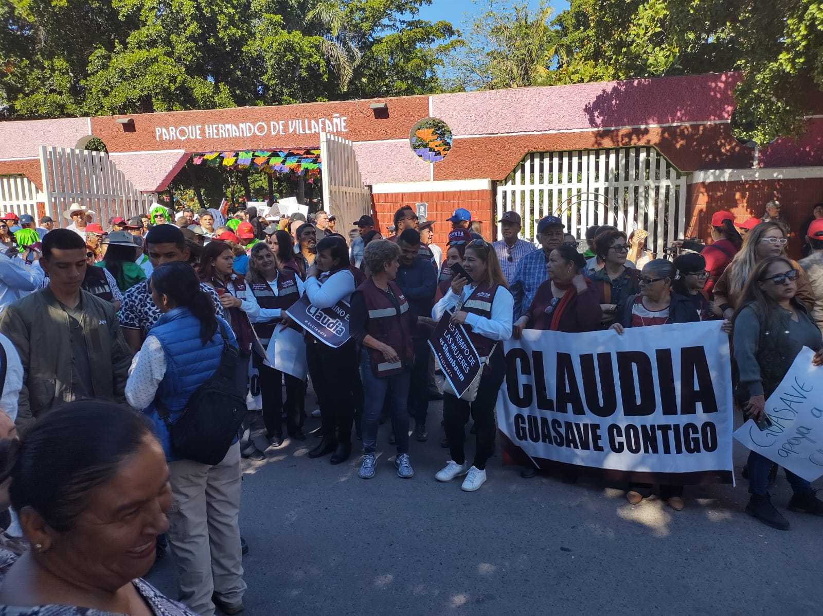 Alrededor de nueve trabajadores del Ayuntamiento asistieron al evento de Claudia Sheinbaum en Guasave
