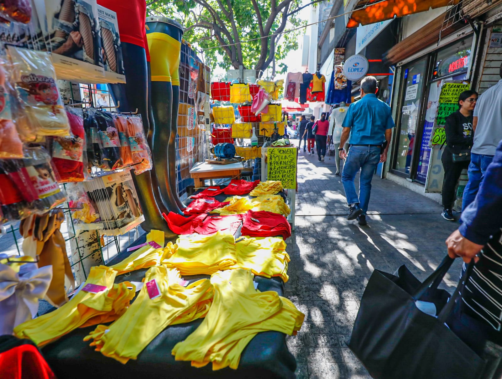 Repunta venta de ropa interior roja y amarilla, de cara al Año Nuevo