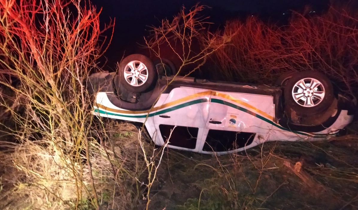 Conductor resulta lesionado tras volcadura en la carretera a El Alhuate, en El Fuerte