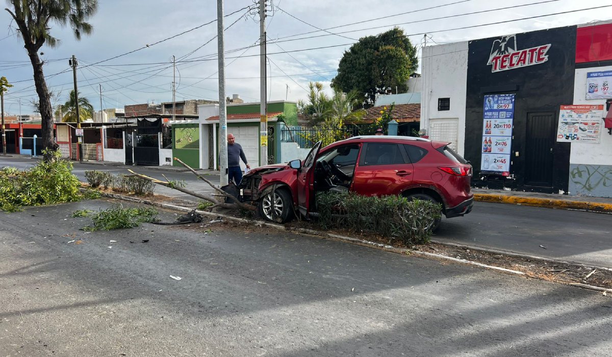 Choque en la colonia Olímpica deja una mujer lesionada en Mazatlán