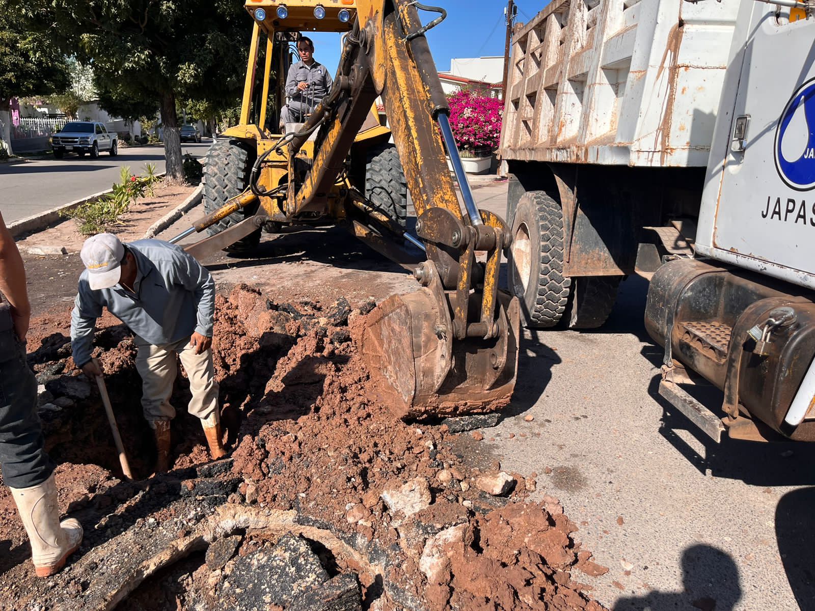 Al alza las fugas de agua y drenaje en Salvador Alvarado; por semana se atienden más de 60