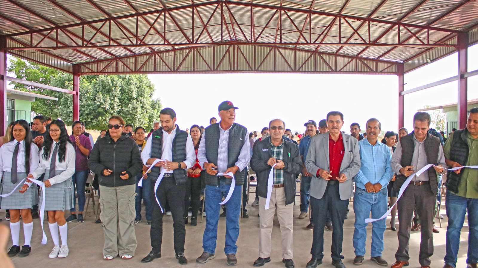 Alcalde Gildardo Leyva Ortega, de El Fuerte, realiza entrega de obra social en ocho comunidades