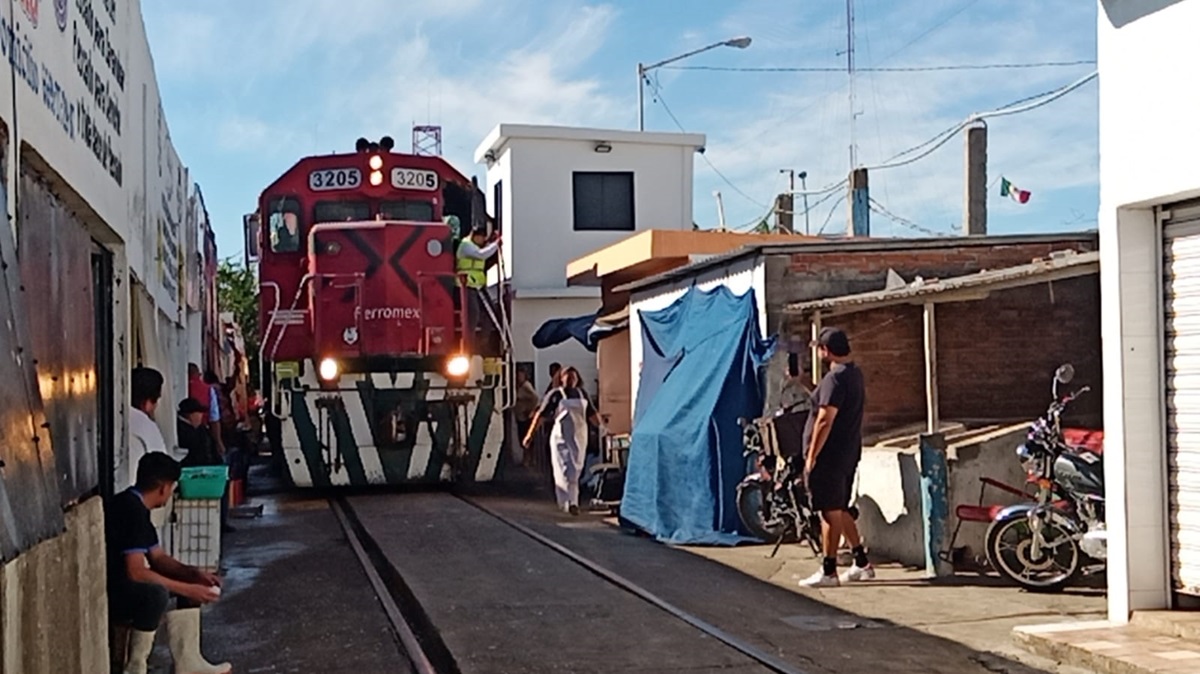 Buscan regularizar con Ferromex predios para las familias de Mazatlán que habitan a orillas de las vías