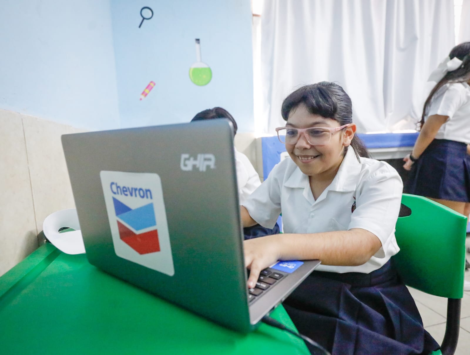 Chevron entrega laboratorio de cómputo en beneficio de la primaria Héroe del Nacozari en Culiacán