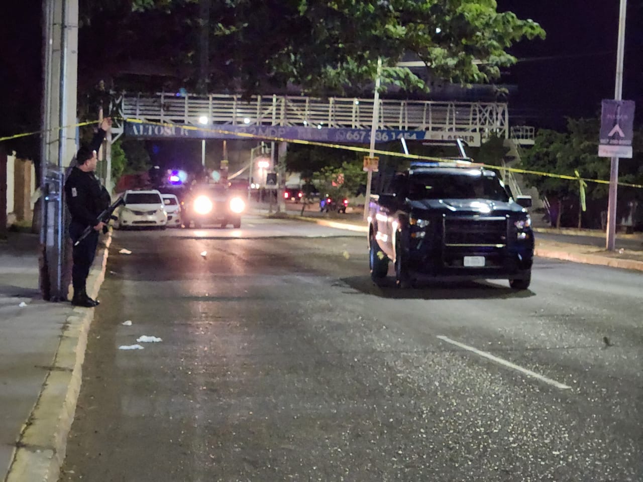 Civil se hace perseguir por policías estatales y le disparan; termina en un hospital herido de bala