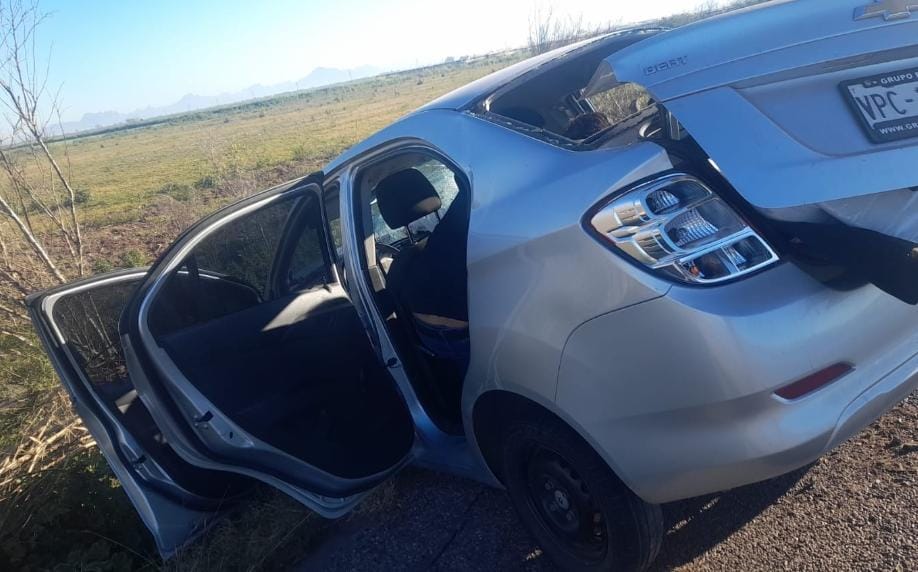 Conductor pierde el control del vehículo y topa contra un matorral sobre la carretera a Taxtes