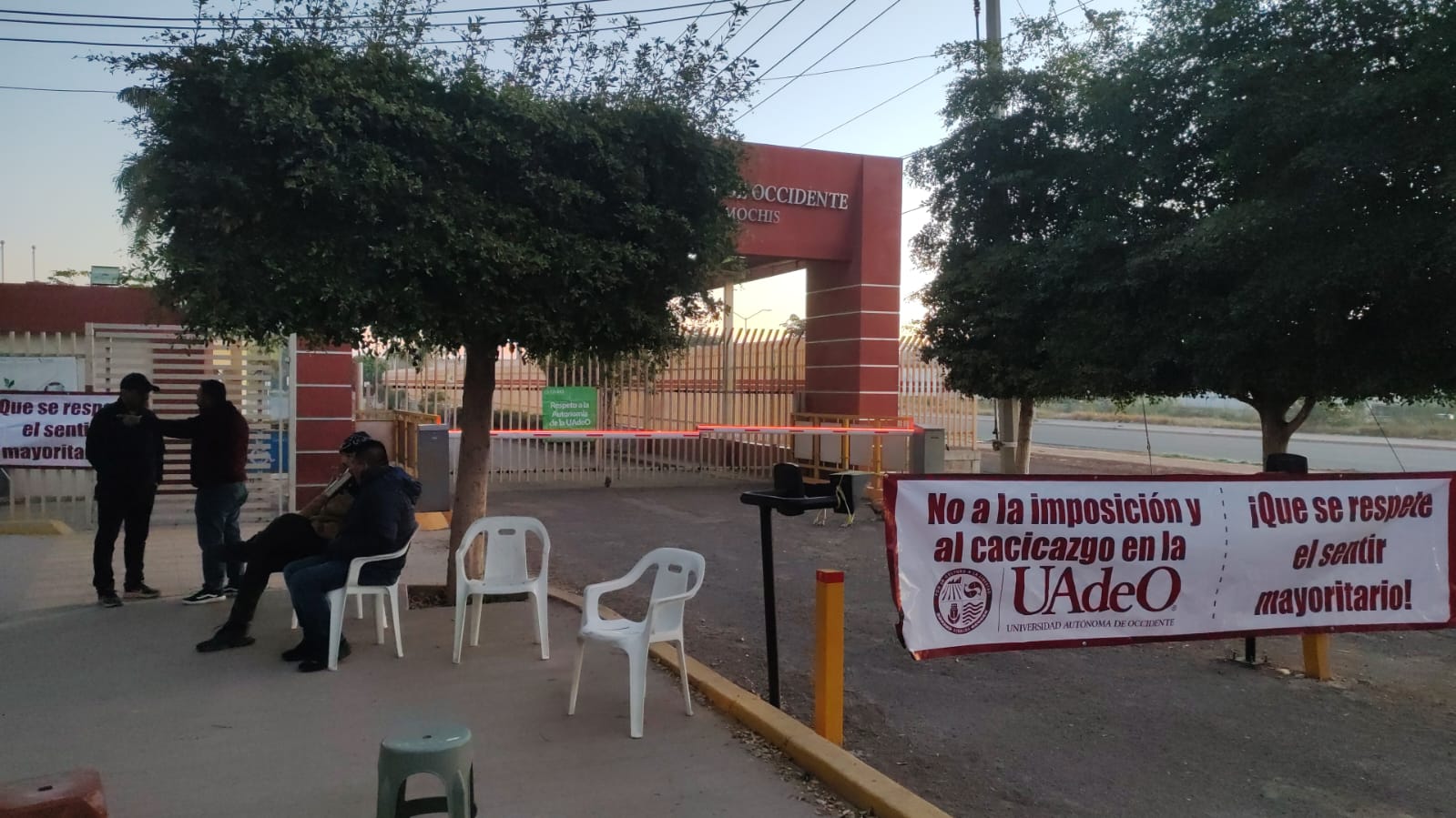 Cumplen, académicos y administrativos, amenaza de tomar instalaciones de UAdeO en Los Mochis