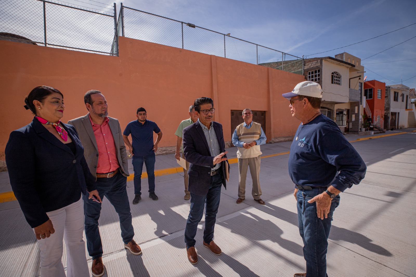 El alcalde de Guasave supervisa junto con regidores obras de pavimentación con inversión de 15 mdp